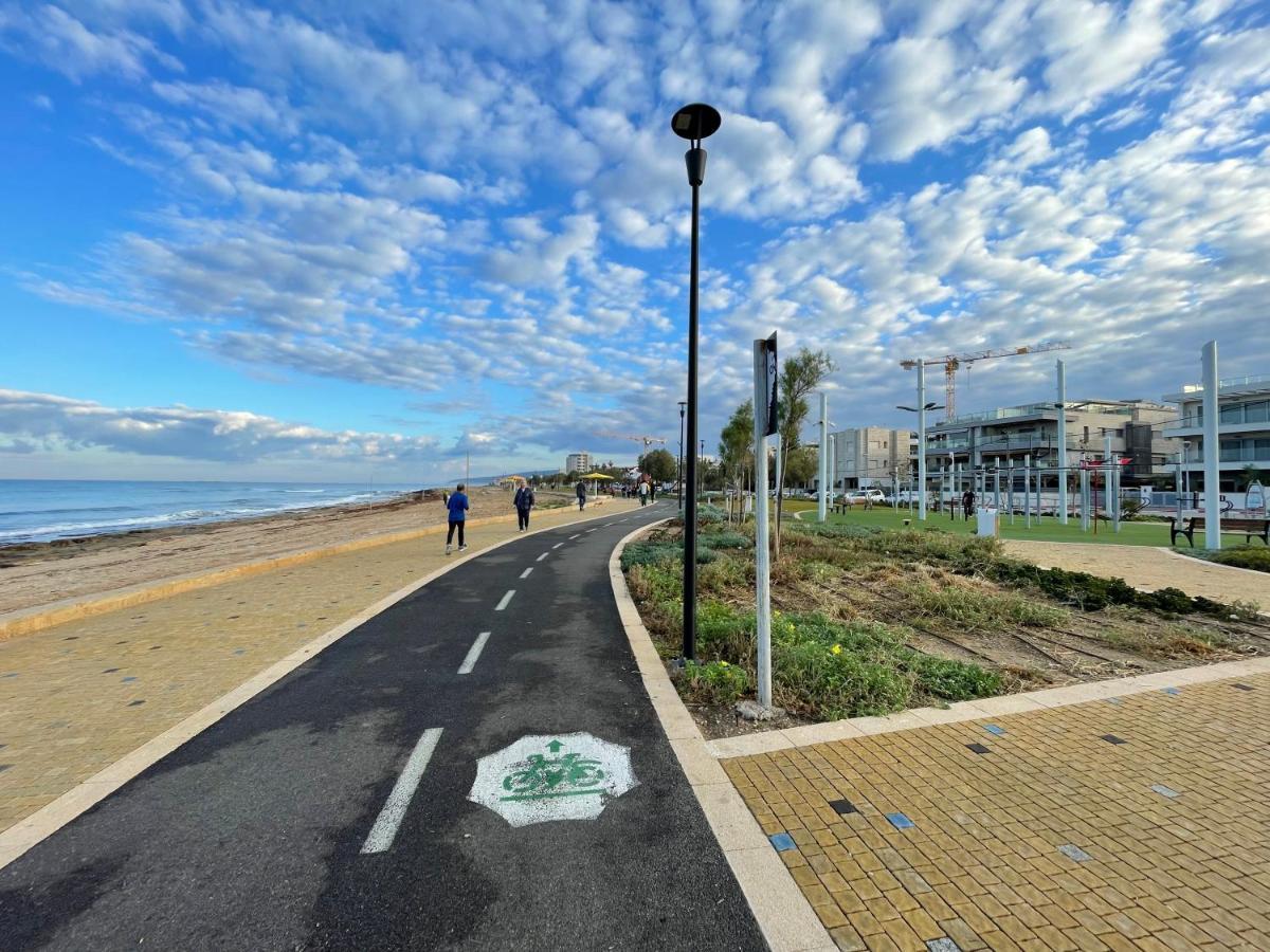 Breezot Yam Hotel Nahariya Bagian luar foto