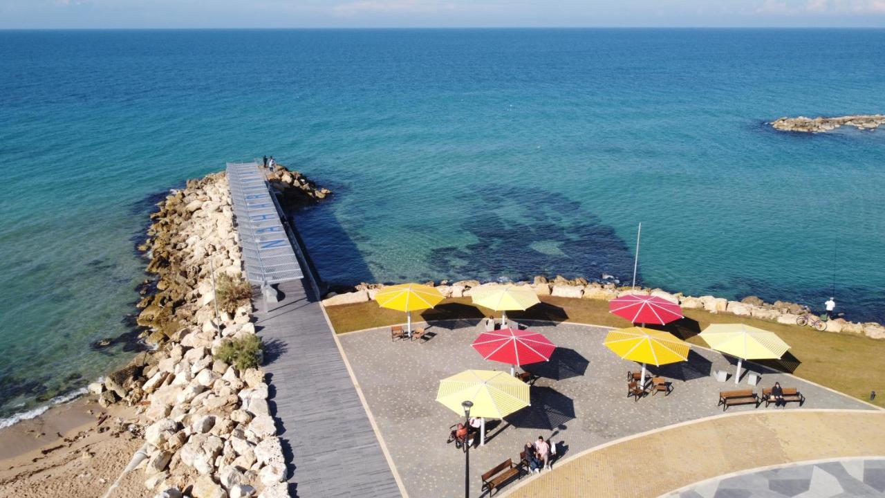 Breezot Yam Hotel Nahariya Bagian luar foto